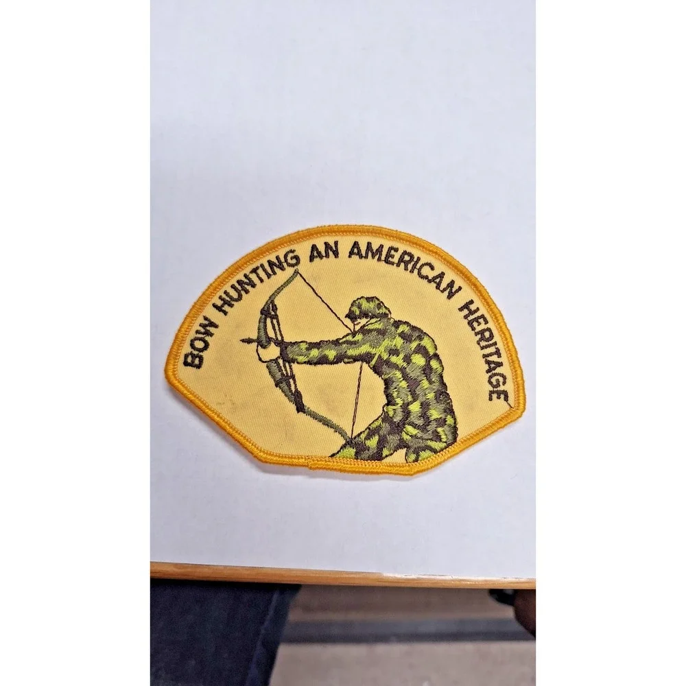 VINTAGE BOW HUNTING AN AMERICAN HERITAGE EMBROIDERED PATCH 4.5 X 3